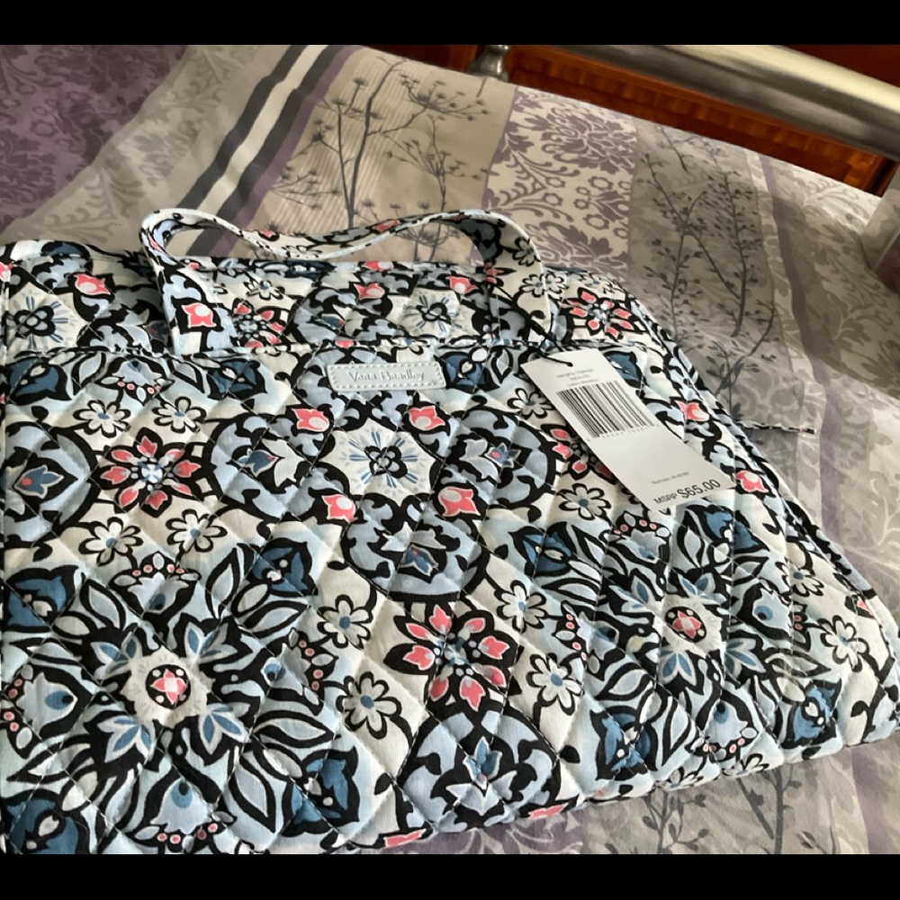 Vera Bradley hanging organizer Lisbon medallion
